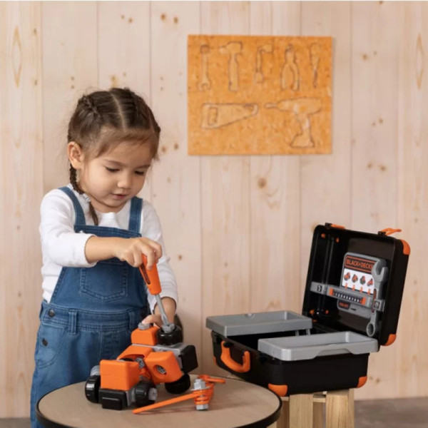 SMOBY Black & Decker įrankių dėklas + automobilio dalys SMOBY Black & Decker įrankių dėklas + automobilio dalys