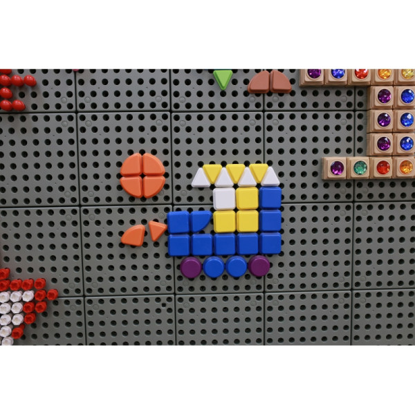 MASTERKIDZ geometrinių figūrų kaiščių rinkinys 64vnt STEM lentoms