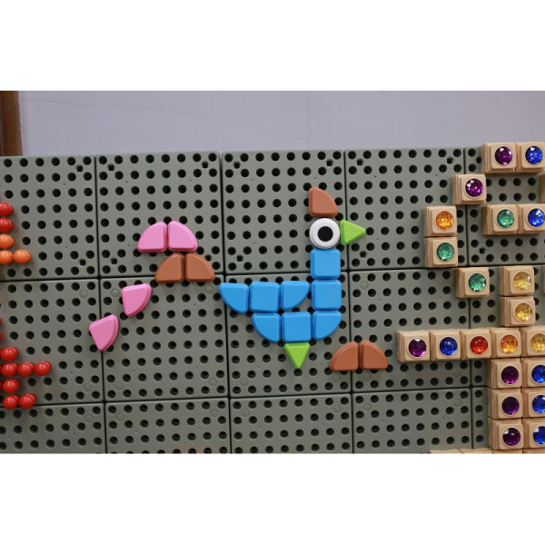 MASTERKIDZ geometrinių figūrų kaiščių rinkinys 64vnt STEM lentoms