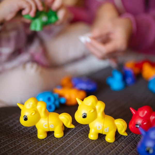 WOOPIE Montessori figūrėlių edukacinis rinkinys vienaragiai sulankstomas "Match the Letters" 13 vnt. WOOPIE Montessori figūrėlių edukacinis rinkinys vienaragiai sulankstomas "Match the Letters" 13 vnt.