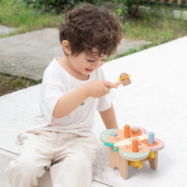 CLASSIC WORLD Pastelinis Montessori drugelio plaktukas su plaktuku CLASSIC WORLD Pastelinis Montessori drugelio plaktukas su plaktuku