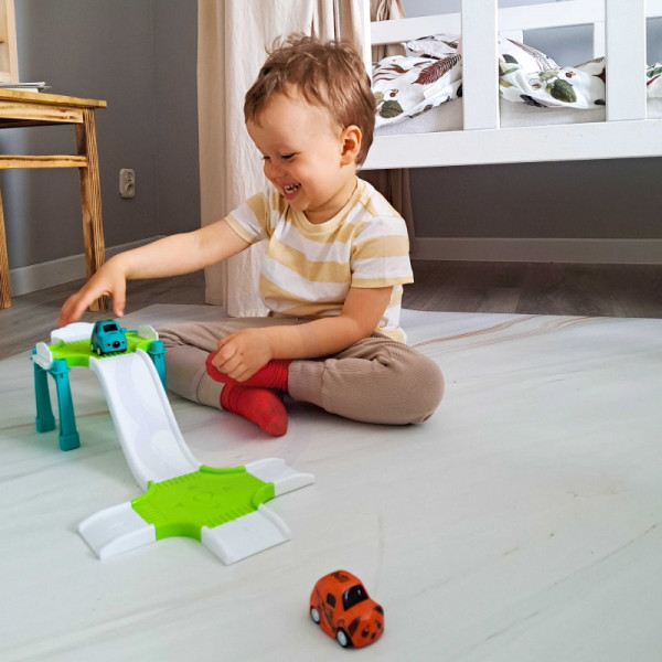 WOOPIE Track Parking Garage Car Set, Gas Station Road Signs + 3 Cars