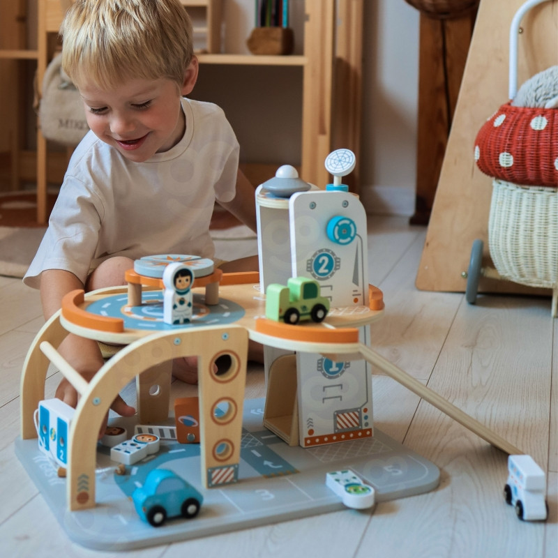TOOKY TOY medinės kosminės stoties automobilių stovėjimo aikštelė