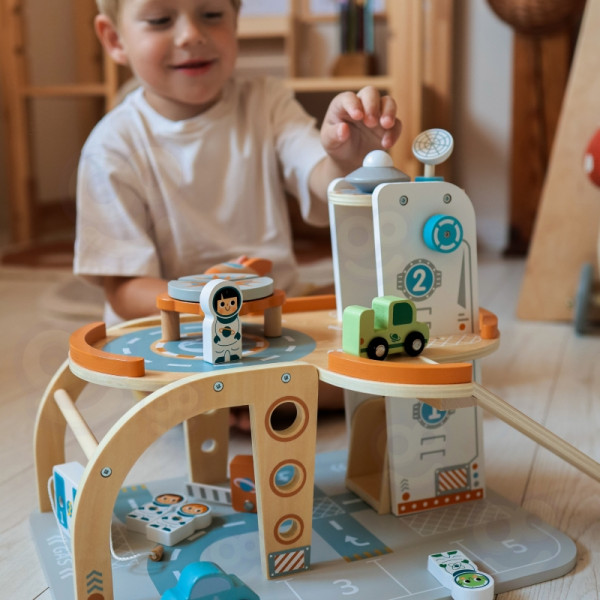 TOOKY TOY medinės kosminės stoties automobilių stovėjimo aikštelė