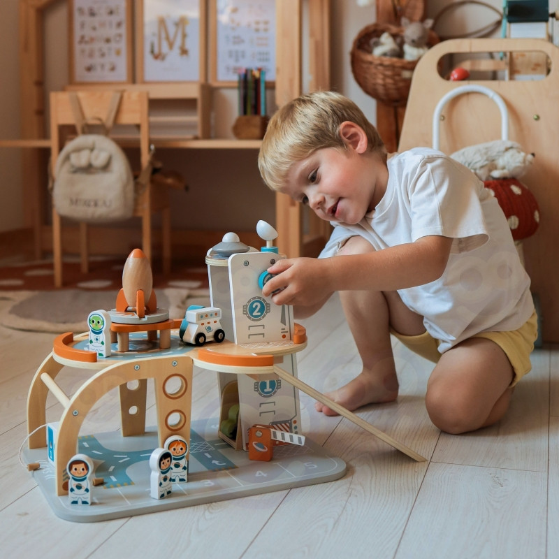 TOOKY TOY medinės kosminės stoties automobilių stovėjimo aikštelė