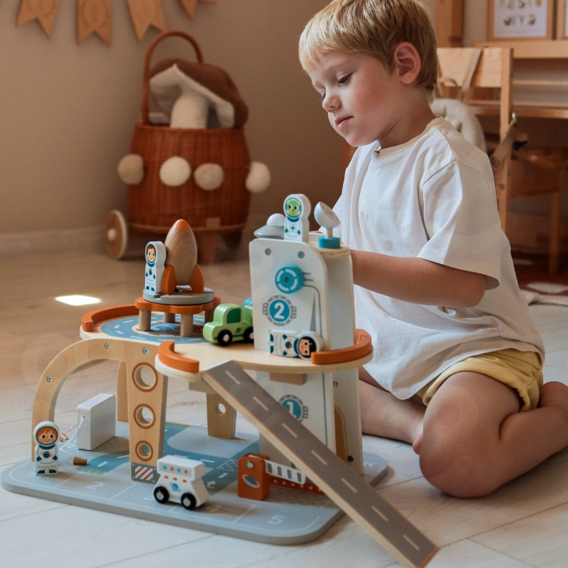 TOOKY TOY medinės kosminės stoties automobilių stovėjimo aikštelė