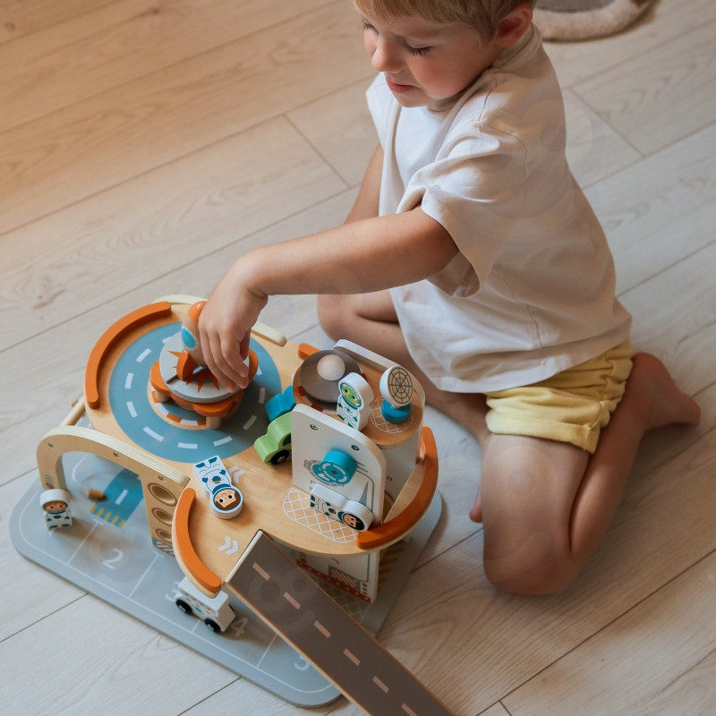 TOOKY TOY medinės kosminės stoties automobilių stovėjimo aikštelė