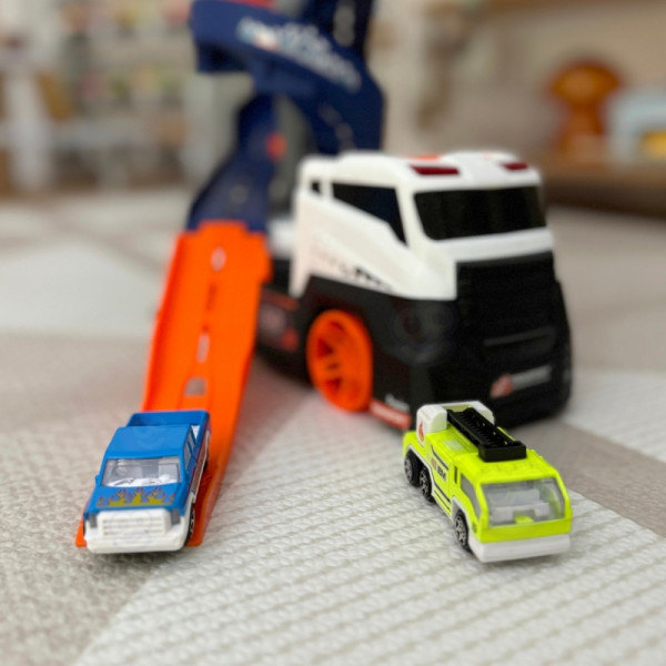 WOOPIE interaktyvus sunkvežimių vilkiko takelis automobiliams su garsu ir šviesa WOOPIE interaktyvus sunkvežimių vilkiko takelis automobiliams su garsu ir šviesa