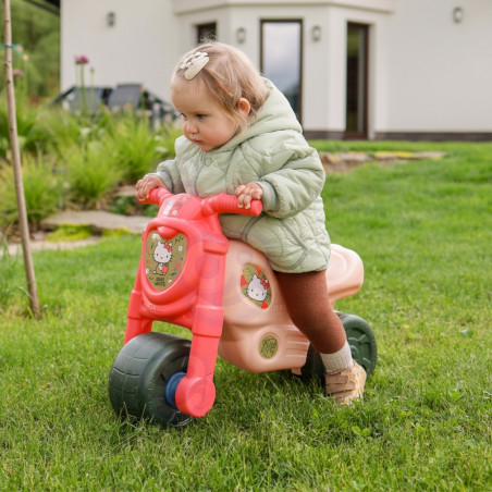 Hello Kitty Motofeber važiuojantis motociklas