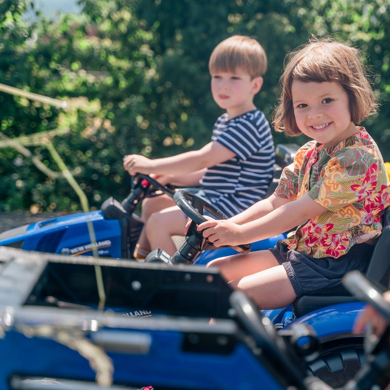FALK New Holland didelis pedalinis traktorius su priekaba nuo 3 metų