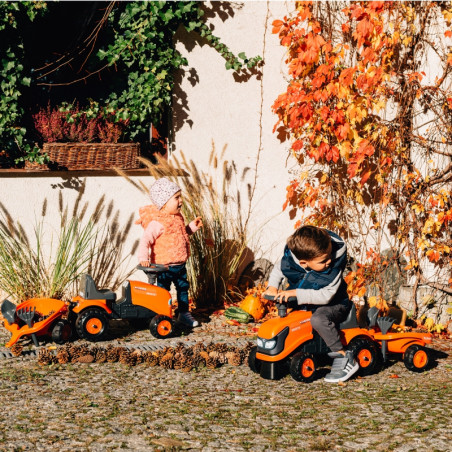 FALK Kubota oranžinis traktorius su priekaba + akc. nuo 1 metų FALK Kubota oranžinis traktorius su priekaba + akc. nuo 1 metų