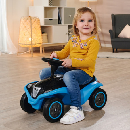 BIG Next Blue Bobby automobilis su garso signalu ir žibintais BIG Next Blue Bobby automobilis su garso signalu ir žibintais