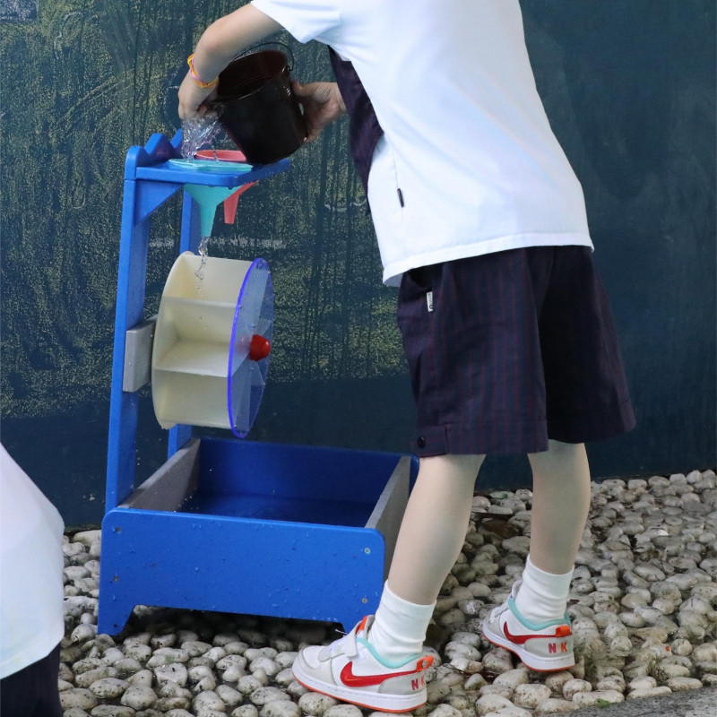 CLASSIC WORLD EDU Playground Water Toy Mill