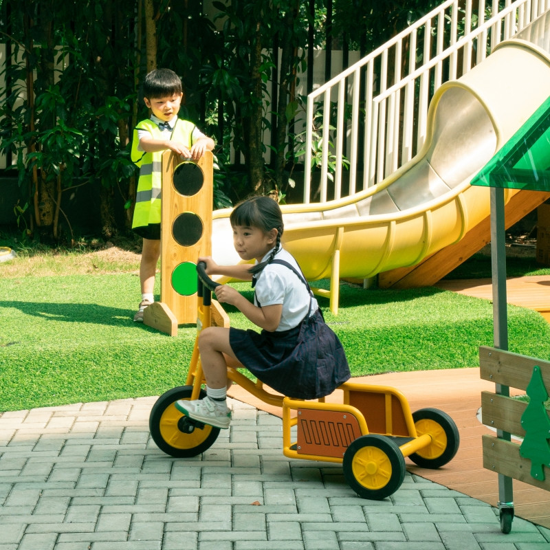 CLASSIC WORLD EDU Wooden Traffic Light XXL