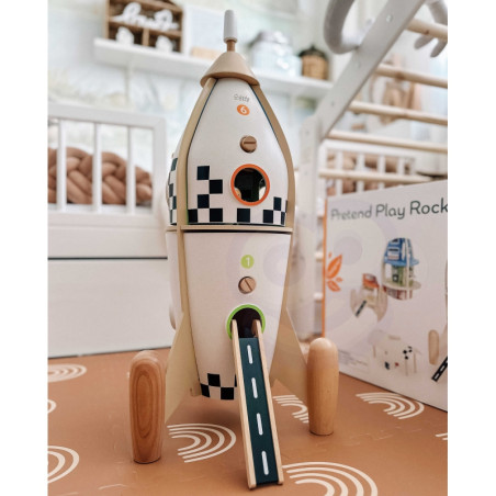 CLASSIC WORLD medinis raketos formos vaikų namelis + figūrėlės ir aksesuarai