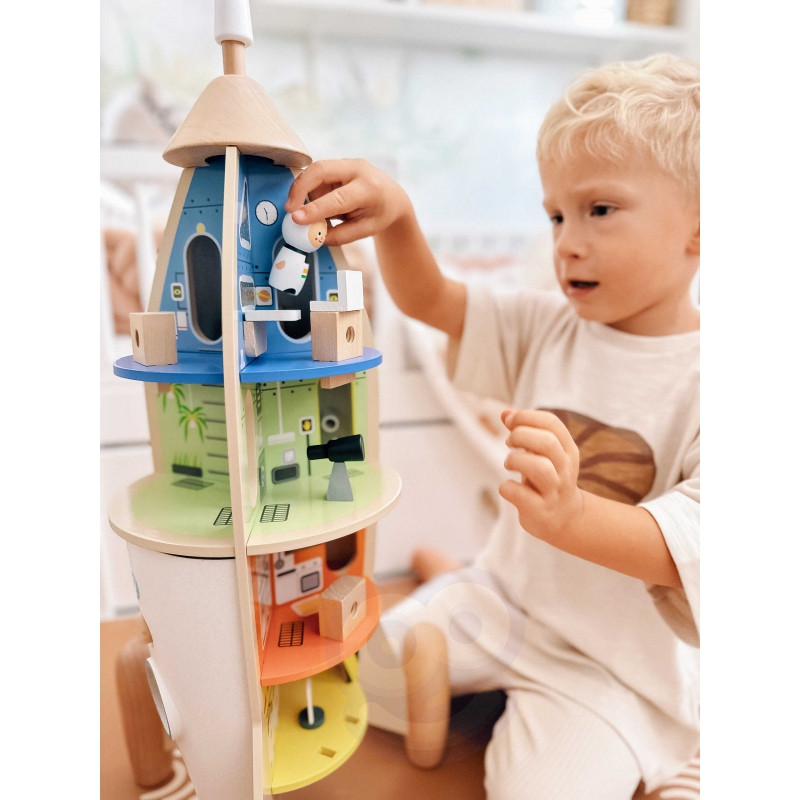 CLASSIC WORLD medinis raketos formos vaikų namelis + figūrėlės ir aksesuarai