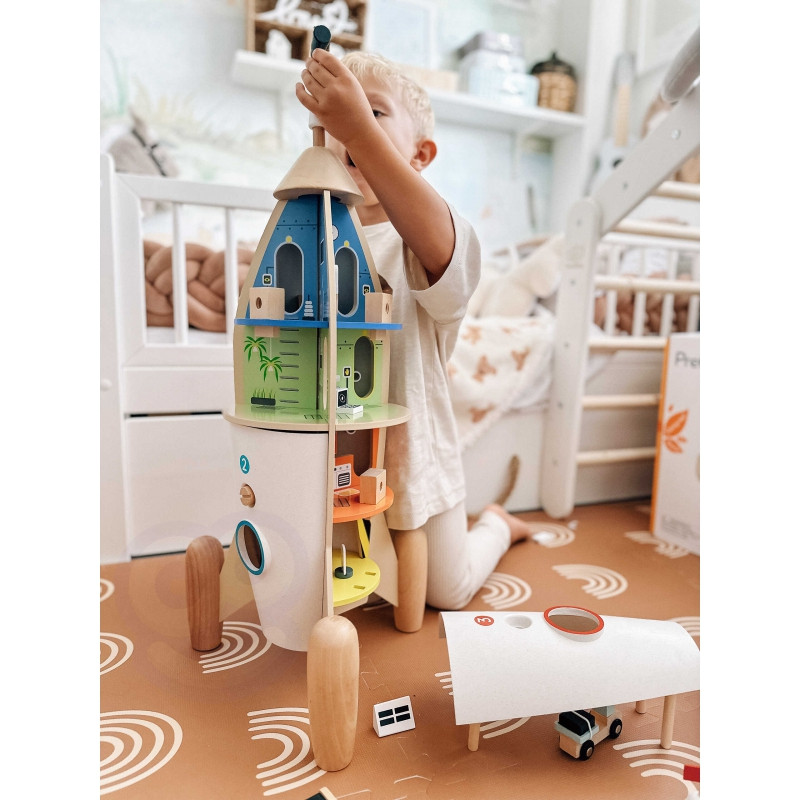 CLASSIC WORLD medinis raketos formos vaikų namelis + figūrėlės ir aksesuarai