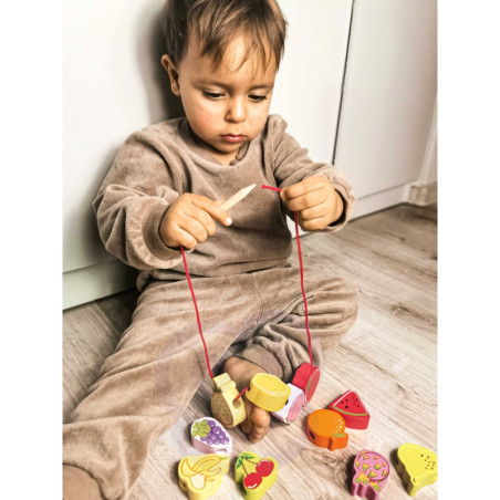 CLASSIC WORLD medinės kaladėlės vaisiams sriegti 13 vnt.