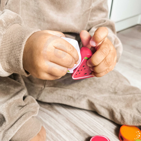 CLASSIC WORLD medinės kaladėlės vaisiams sriegti 13 vnt.