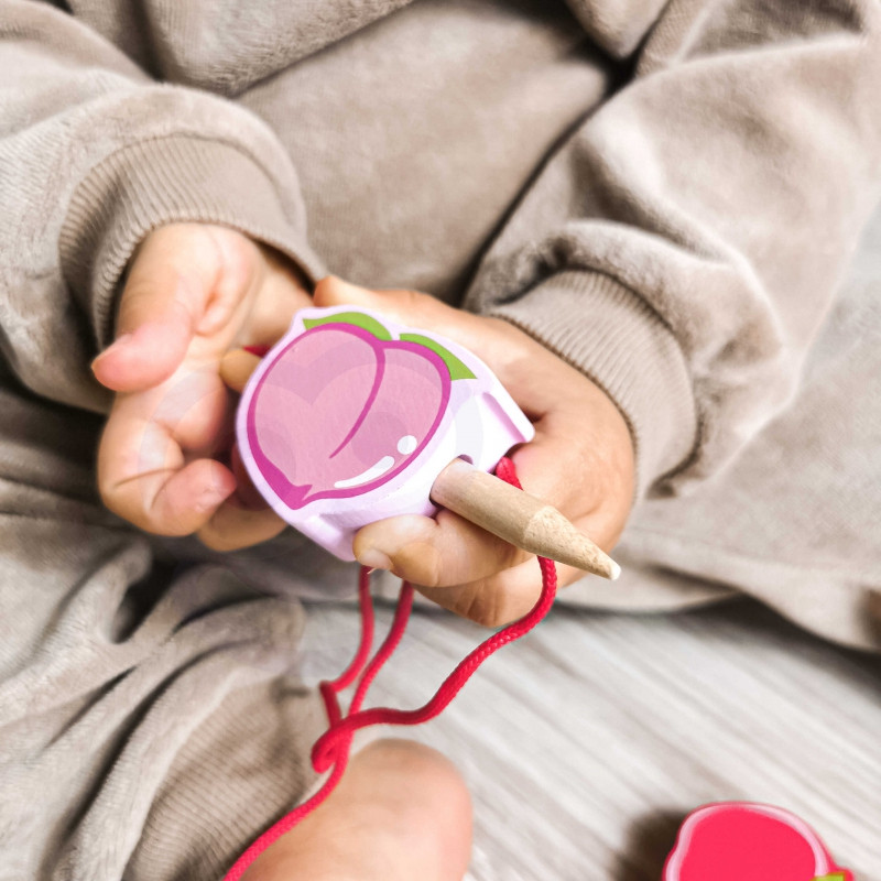 CLASSIC WORLD medinės kaladėlės vaisiams sriegti 13 vnt.