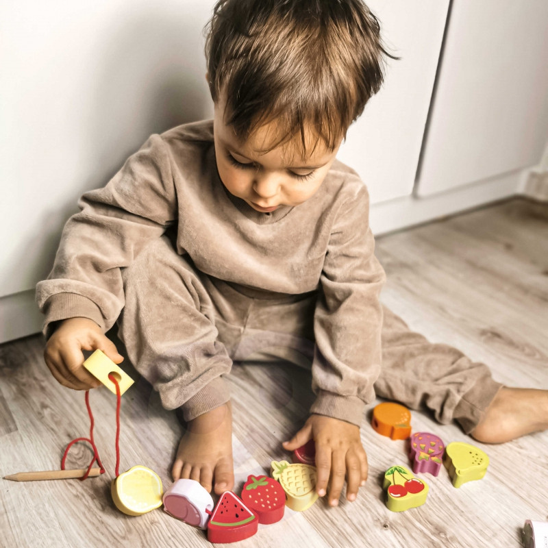 CLASSIC WORLD medinės kaladėlės vaisiams sriegti 13 vnt.