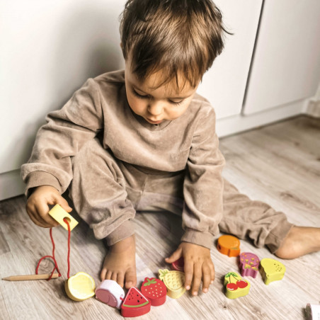 CLASSIC WORLD medinės kaladėlės vaisiams sriegti 13 vnt.