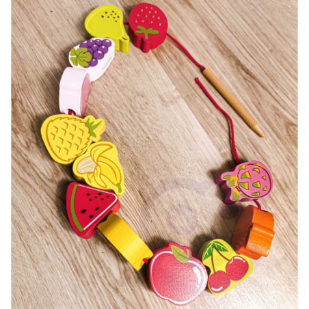 CLASSIC WORLD medinės kaladėlės vaisiams sriegti 13 vnt.