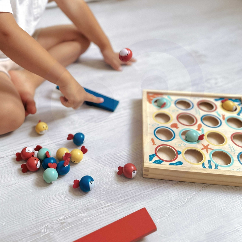 TOOKY TOY medinis stalas Skraidančios žuvies žaidimas vaikams 19 vnt.