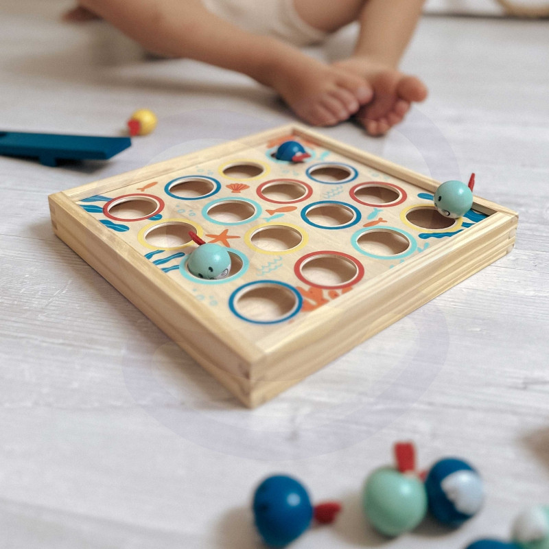 TOOKY TOY medinis stalas Skraidančios žuvies žaidimas vaikams 19 vnt.