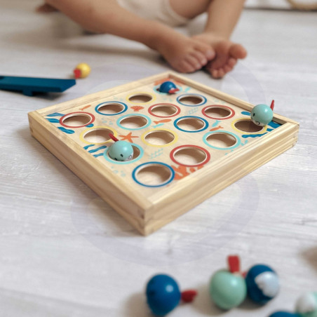 TOOKY TOY medinis stalas Skraidančios žuvies žaidimas vaikams 19 vnt.