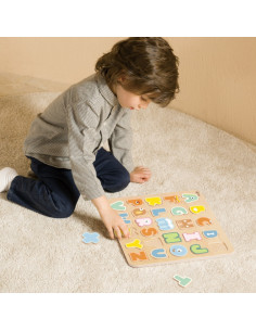 KLASIKINIS PASAULIS Medinė Montessori dėlionė Dėlionė Raidžių abėcėlės mokymasis Žodžiai 27 vnt. 2