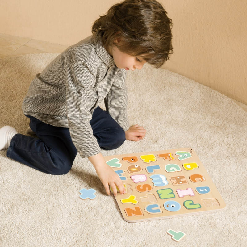 KLASIKINIS PASAULIS Medinė Montessori dėlionė Dėlionė Raidžių abėcėlės mokymasis Žodžiai 27 vnt.