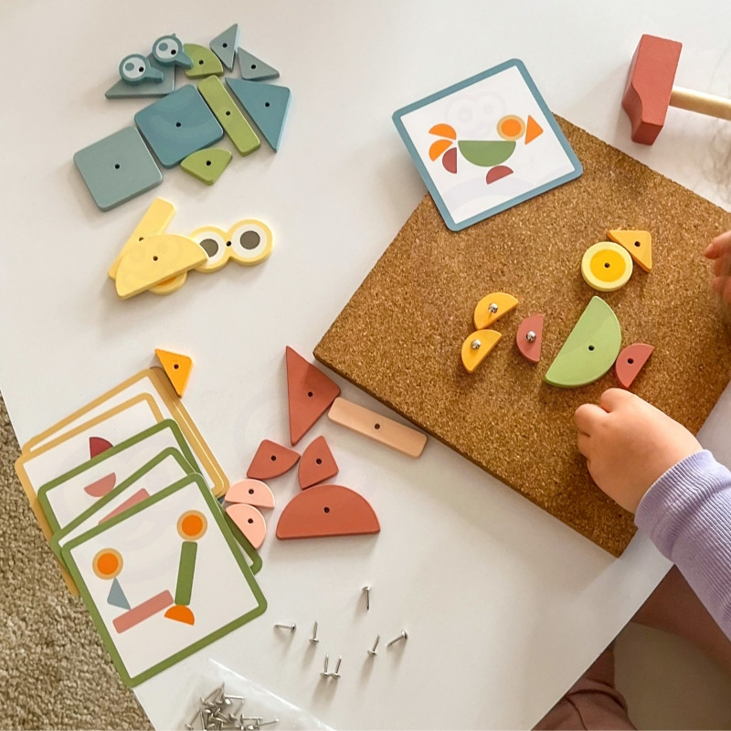 WOOPIE GREEN Drewniana Przybijanka z Młotkiem Układanka 20 wzorów 82 el.