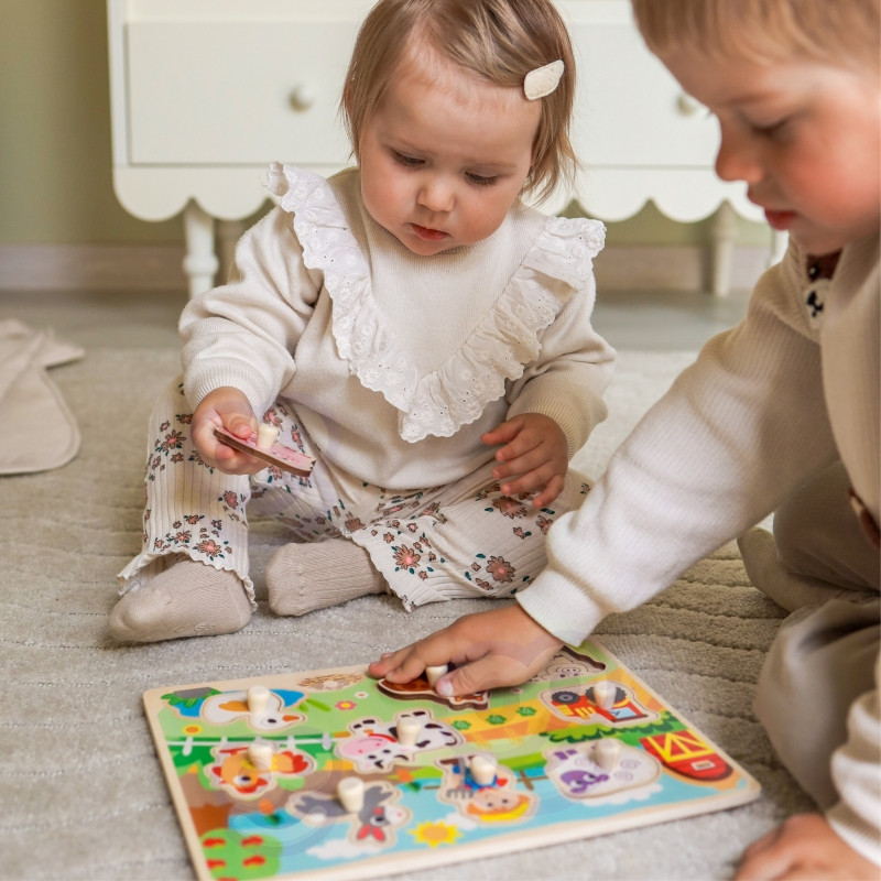 WOOPIE GREEN medinė Montessori ūkio dėlionė su atitinkančiais nykščiais