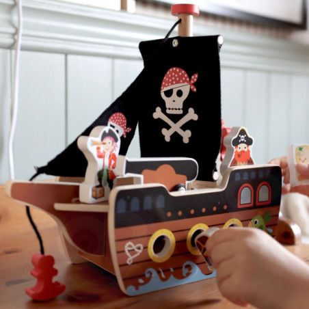 TOOKY TOY piratų laivo medinių figūrėlių rinkinys TOOKY TOY piratų laivo medinių figūrėlių rinkinys
