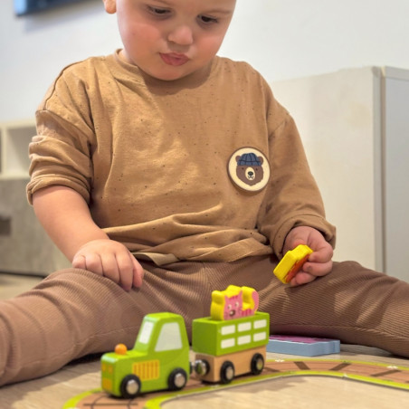 TOOKY TOY medinis ūkis lagamine figūrėlės transporto priemonės TOOKY TOY medinis ūkis lagamine figūrėlės transporto priemonės