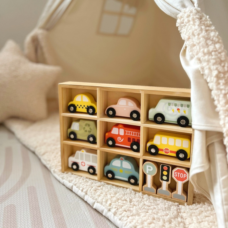 TOOKY TOY Medinių transporto priemonių ir kelio ženklų rinkinys dėžutėje
