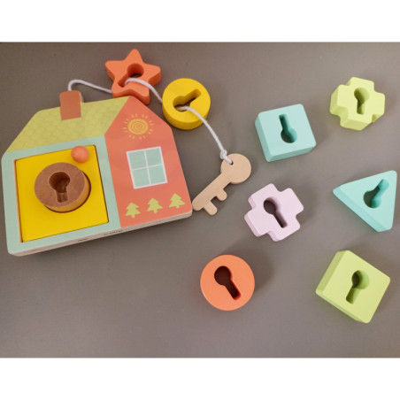 CLASSIC WORLD Mediniai pynimo blokai raktams ir durims sriegti MONTESSORI 11 vnt. CLASSIC WORLD Mediniai pynimo blokai raktams ir durims sriegti MONTESSORI 11 vnt.