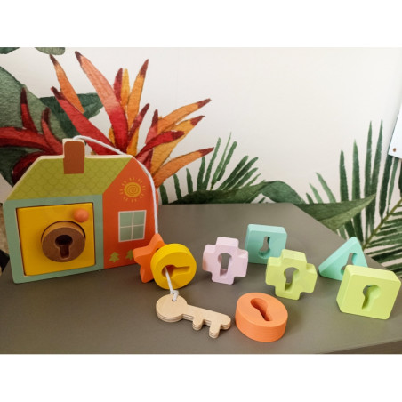 CLASSIC WORLD Mediniai pynimo blokai raktams ir durims sriegti MONTESSORI 11 vnt. CLASSIC WORLD Mediniai pynimo blokai raktams ir durims sriegti MONTESSORI 11 vnt.