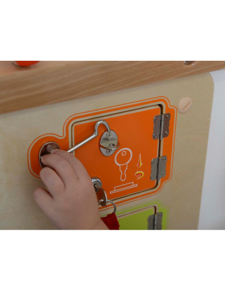 MASTERKIDZ Учимся открывать и закрывать замки. Настенная манипуляционная доска