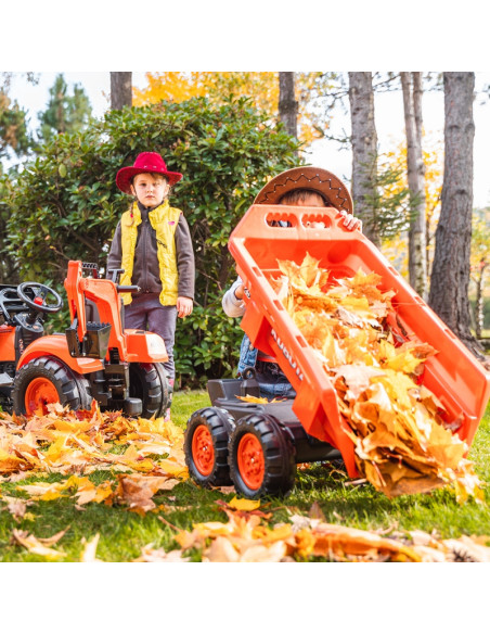 FALK Kubota oranžinis traktorius su priekaba nuo 3 metų FALK Kubota oranžinis traktorius su priekaba nuo 3 metų