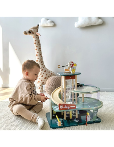 CLASSIC WORLD Daugiaaukštė stovėjimo aikštelė, automobilių plovykla + priedai.