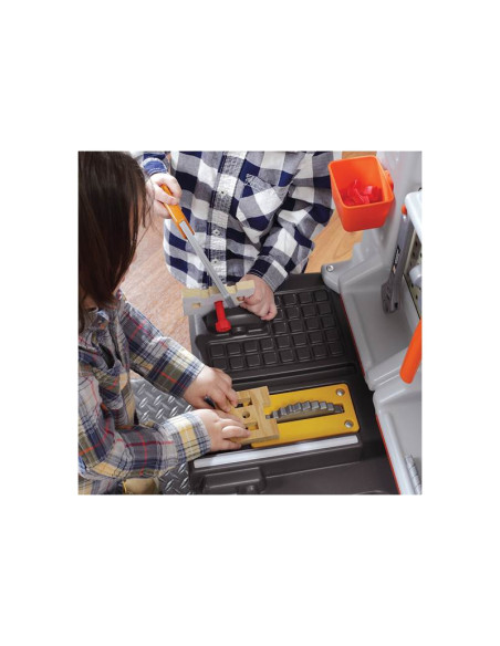 STEP2 Large Workshop for Children DIY Corner Light + 45 Accessories