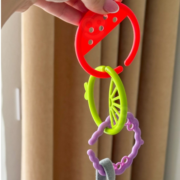 WOOPIE BABY sensorinis žaislas kūdikių kramtukai Vaisių pakabukai Grandinėlė 4 el. WOOPIE BABY sensorinis žaislas kūdikių kramtukai Vaisių pakabukai Grandinėlė 4 el.