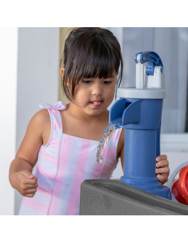 STEP2 Water Table with Pump