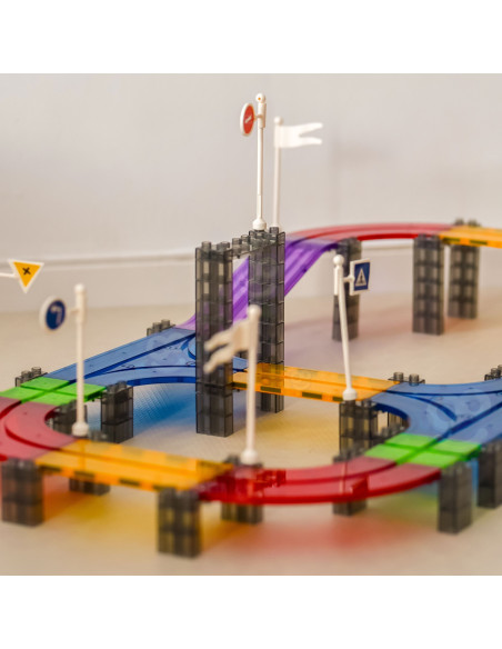 WOOPIE Magnetic Car Race Track + 137 El. Car