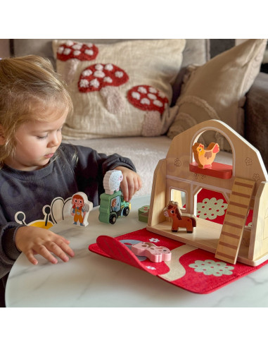 Деревянная складная ферма WOOPI GREEN в чемодане с животными, 11 предметов.