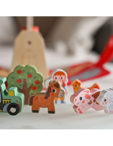WOOPIE GREEN Wooden Folding Farm in a Suitcase with Animals 11 pcs.