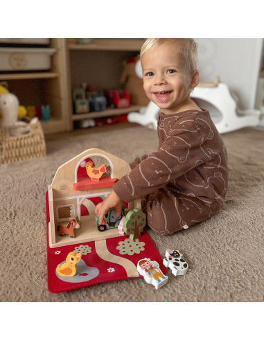 WOOPIE GREEN Wooden Folding Farm in a Suitcase with Animals 11 pcs.