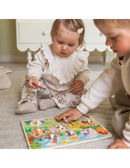 WOOPIE GREEN Medinis Montessori dėlionės ūkis su derančiais smeigtukais
